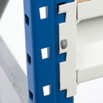 Zoom sur la fixation du rayonnage vertical