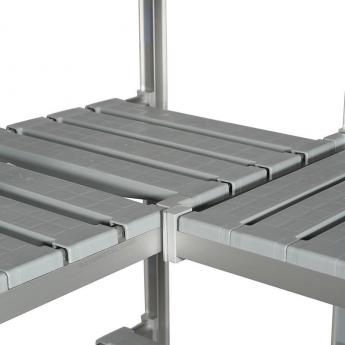 Zoom sur clayettes du rayonnage alimentaire aluminium