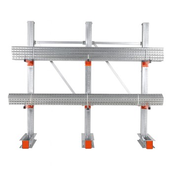Vue de face du rayonnage à bras pour le stockage horizontal de charges longues.